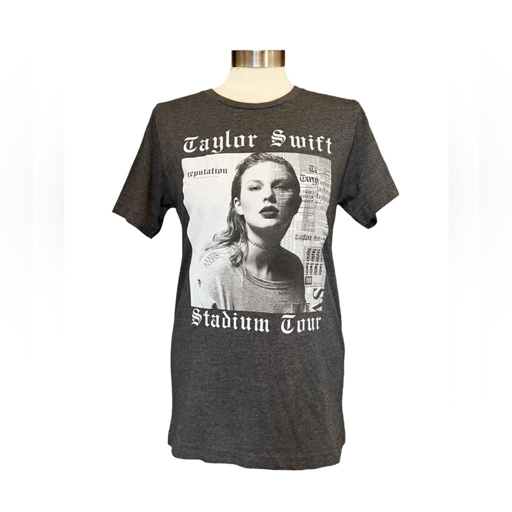 Taylor Swift T-shirt Reputation Stadium Tour size Small grey & white graphic tee